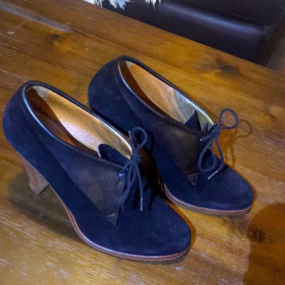 Shoes - Picture 2 of 6